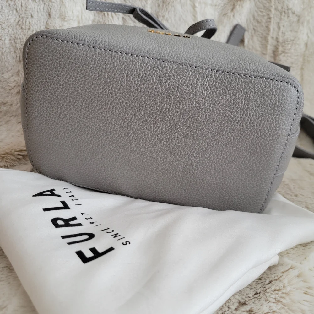 FURLA Pebble Gray Leather Crossbody/Bucket Bag - Picture 4 of 10